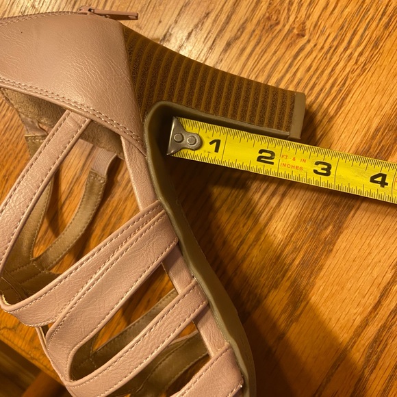 Women’s High Heel Shoes - Picture 5 of 9